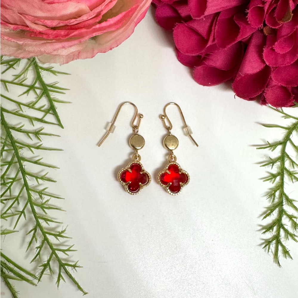 NEW⚜️Crystal Clover Charm Red Glass Earrings - Picture 3 of 6